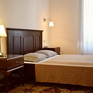 central-budapest-apartment-in-historical-building.inbudapesthotels.com/