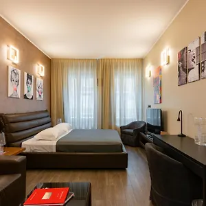double-l-luxury-suite.italymilanhotels.net/